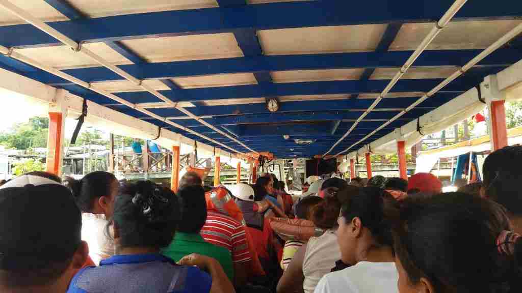 So ein Flussboot bietet Platz für viele Leute...